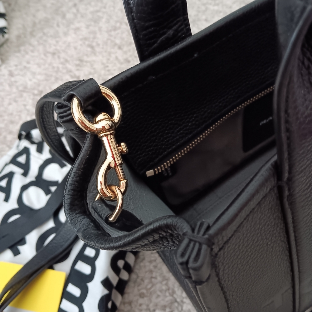 Just Showing ❤️ Marc Jacobs Small Black Leather "The Tote" Bag - Picture 15 of 16